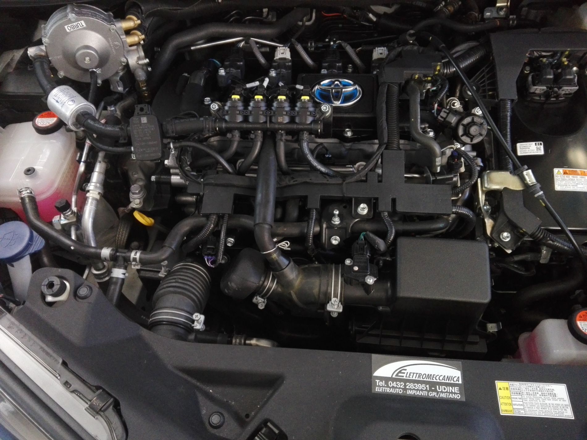 motore di toyota ch-r con impianto gpl