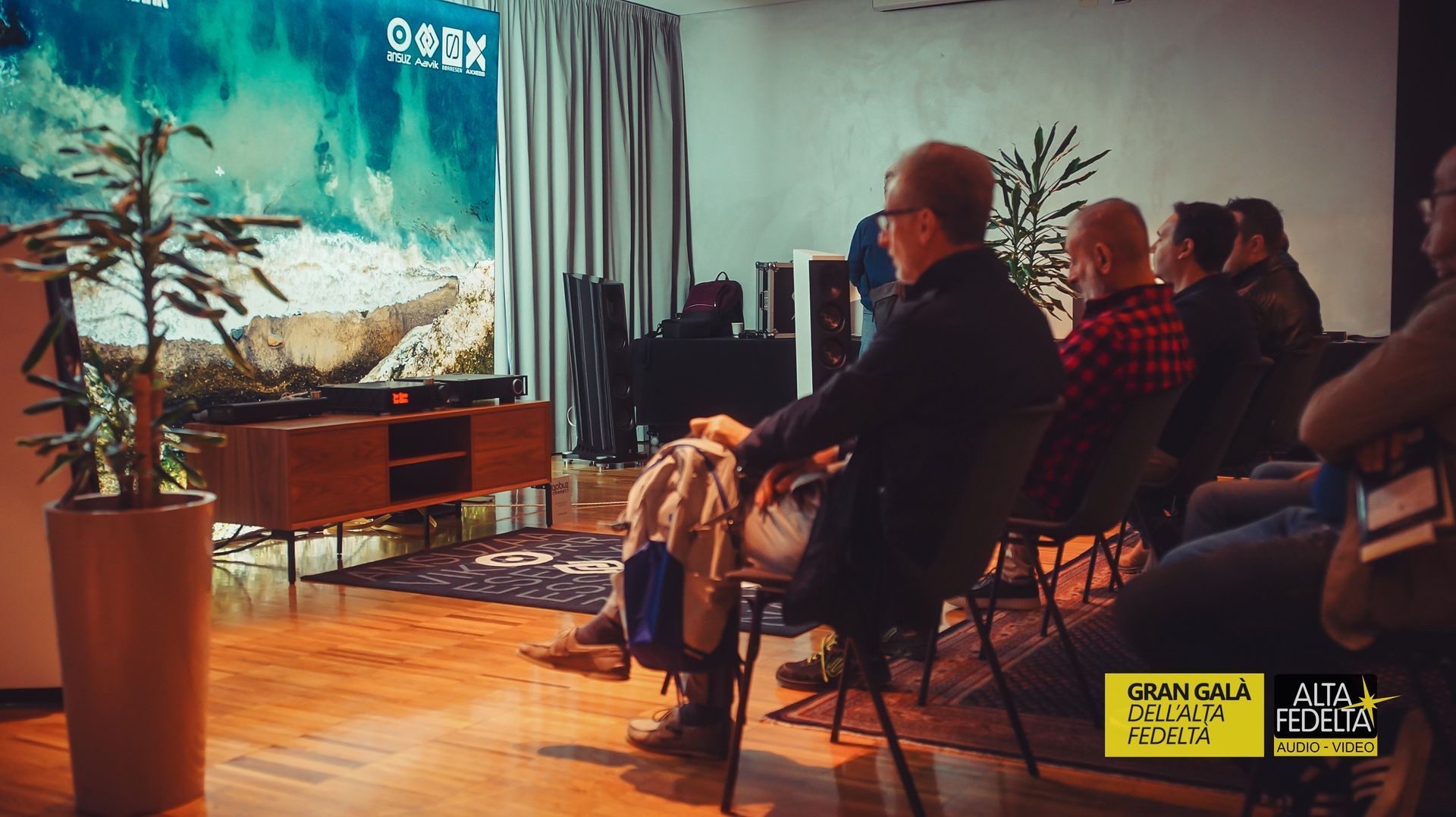 Gran Galà dell'Alta Fedeltà, la fier a Hifi organizzata da Giulio  Cesare Ricci. Inn questa Edizione di Milano, delle bellissime  sale come Borresen, aavik ma anche Naim, Focal, Rega, Leica, Hiesense. In sala Petra Magoni e 