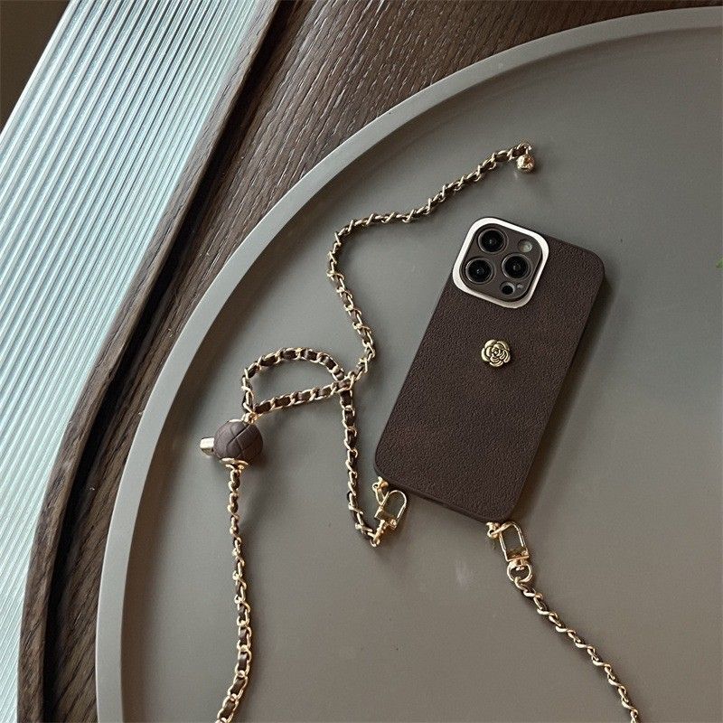 美拉德焦糖小香風山茶花斜跨鍊條可調整手機殼IPHONEXS系列/11/12/13/14/15      TE2402004