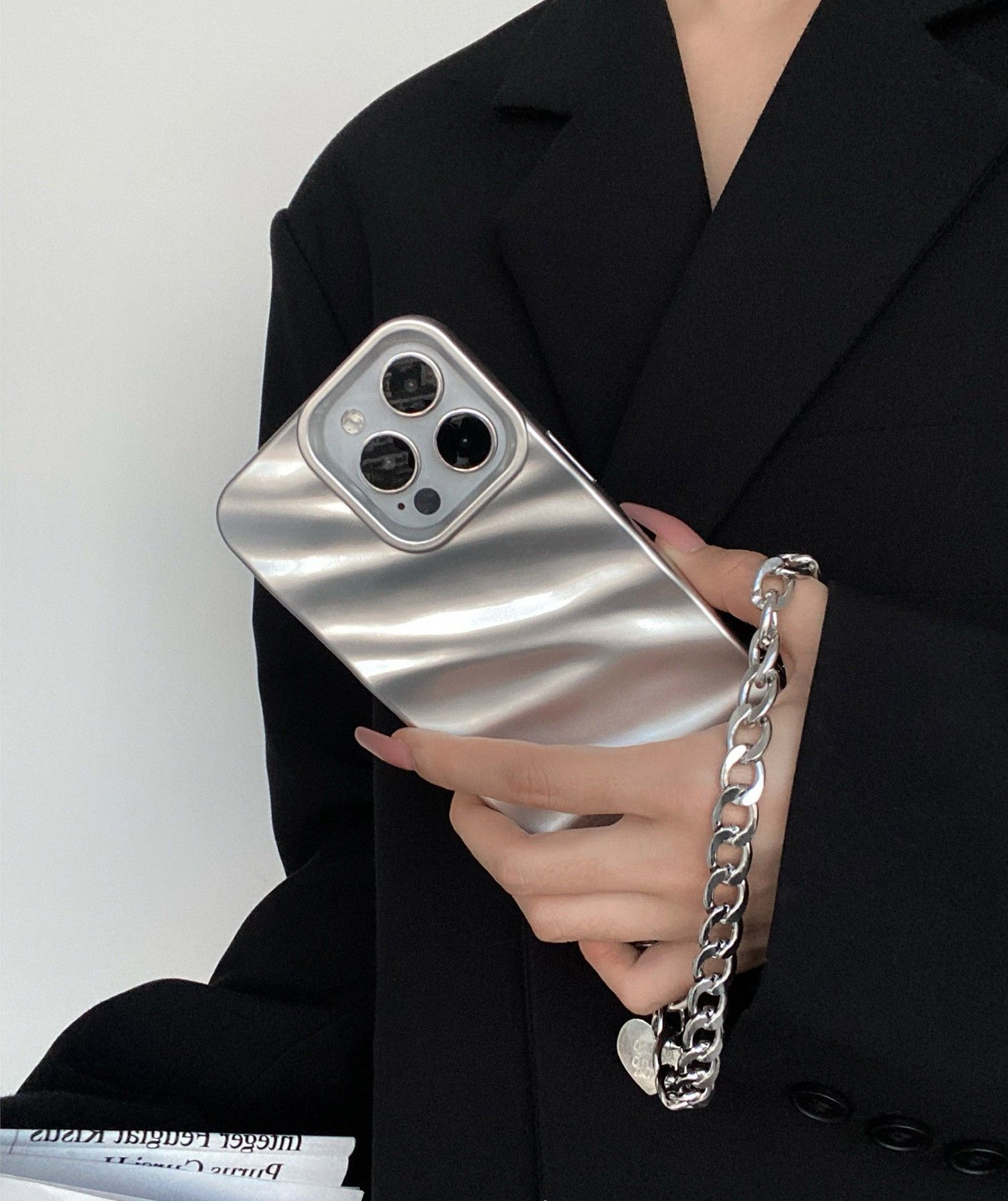 冷淡風高級感皺摺鏈條腕鍊手機殼(含手腕鍊)IPHONE系列/11/12/13/14/15/16    TE2402056