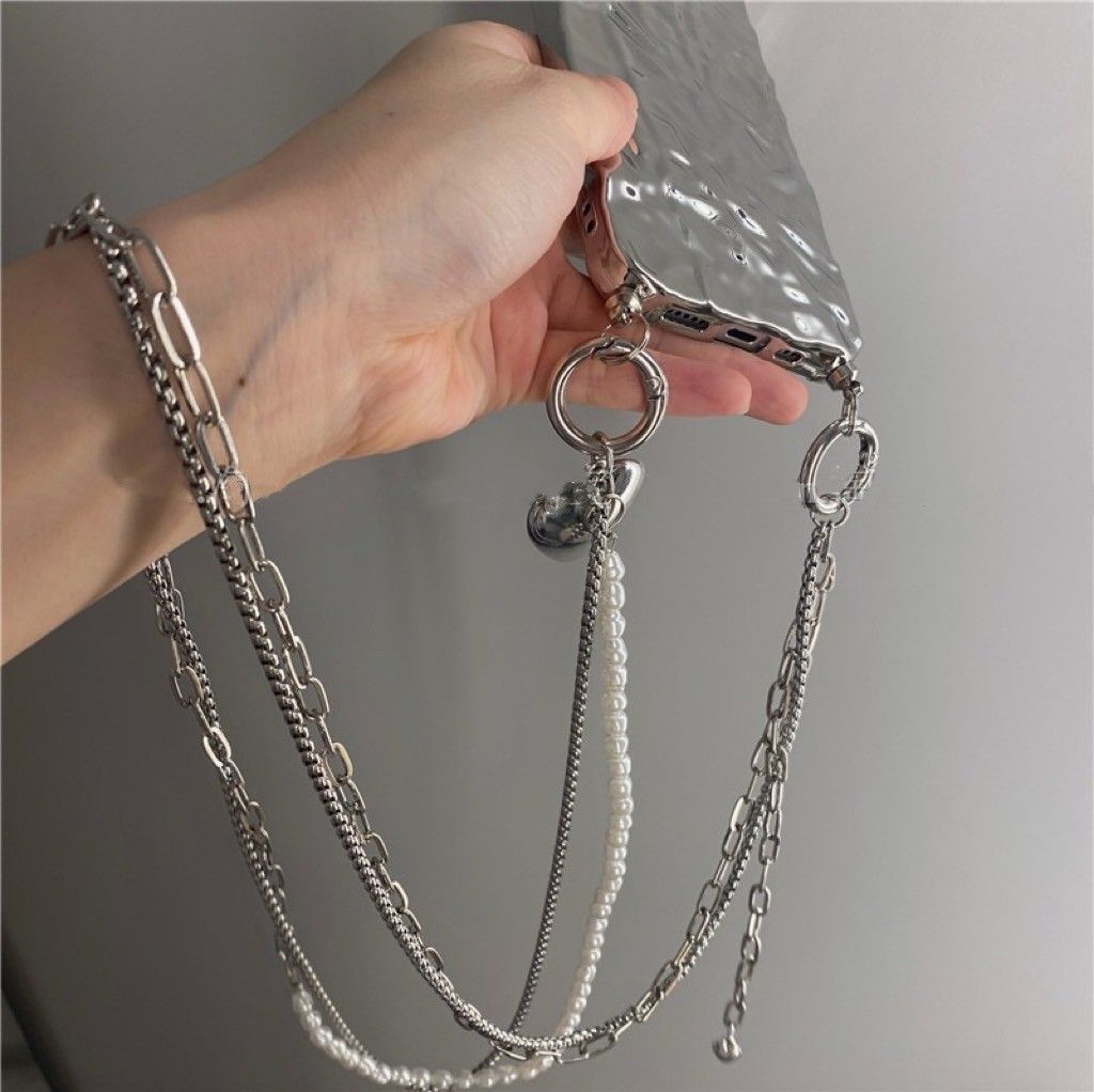 銀色愛心吊墜斜跨鍊條手機殼IPHONEXS系列/11/12/13/14/15    TE2402005