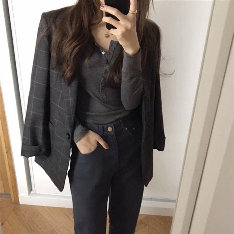 鈕扣半開領正肩打底內搭長袖上衣    ET2510009