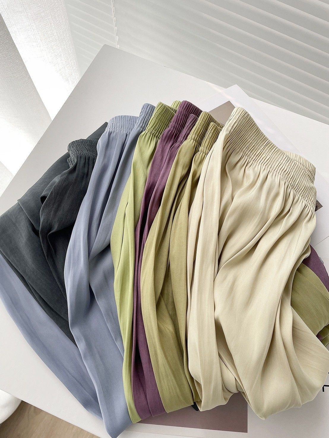 《輕量化空氣褲》夏季激推！穿上瞬間降溫！涼感輕盈闊腿褲長褲12色      EP2204002