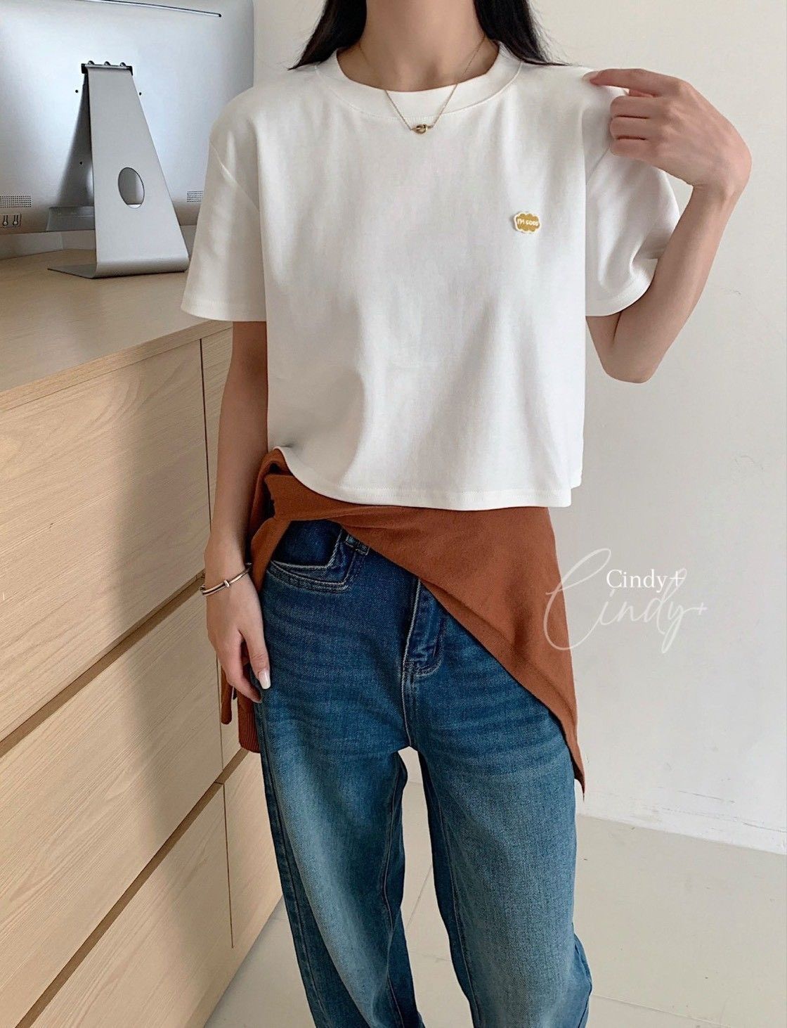 精緻刺繡小標短版上衣tee4色133-2342