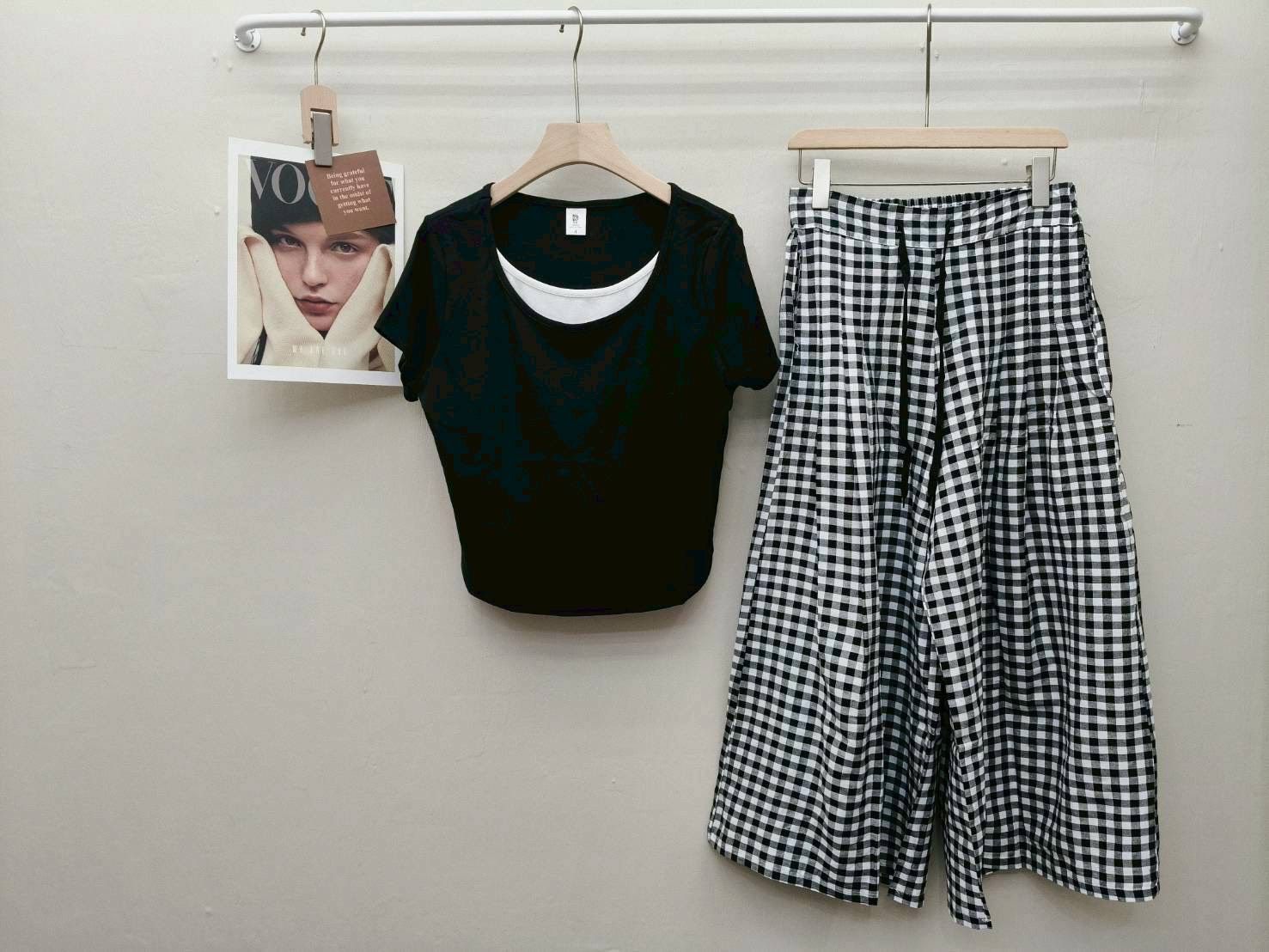 拼色層次短版 Tee+黑白細格紋寬褲二件式套裝188