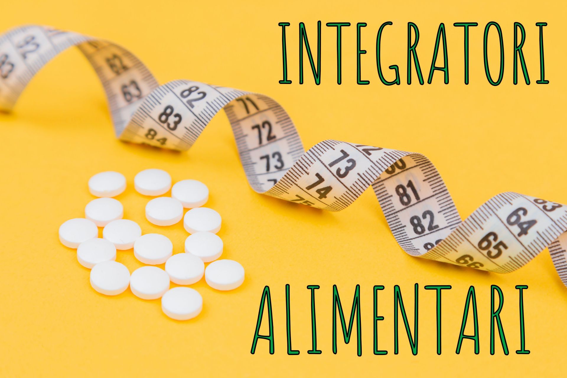 Un metro con sopra scritta la parola integratori