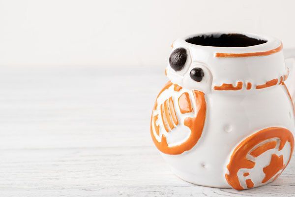 a close up of a palm tree leaf that looks like a fan