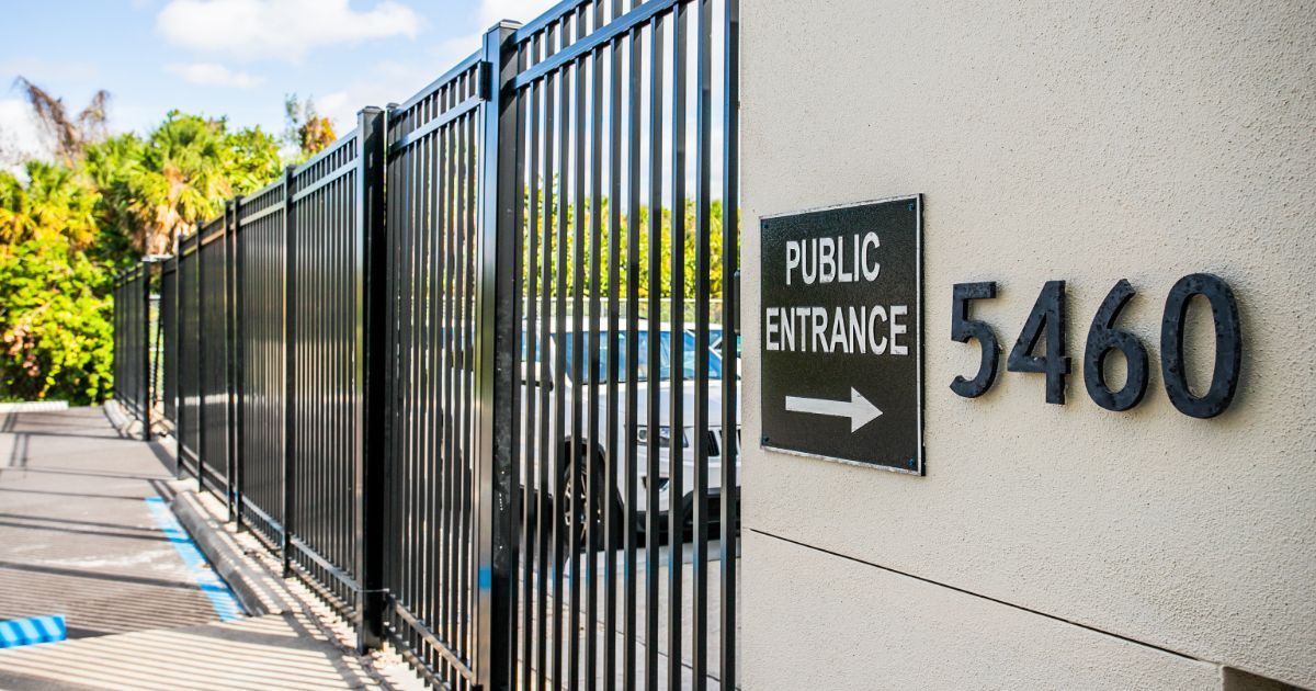 What Are the 7 Benefits of Installing an Automatic Gate in Sarasota, Florida?