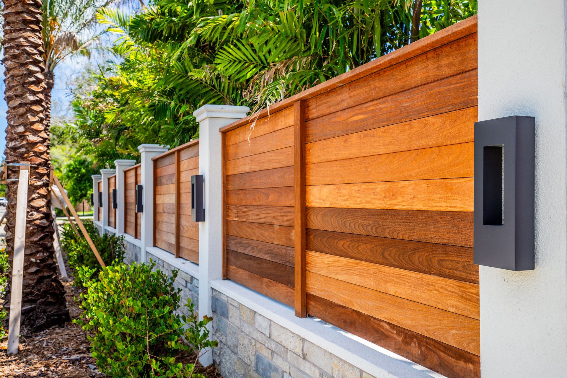 horizontal wood fence