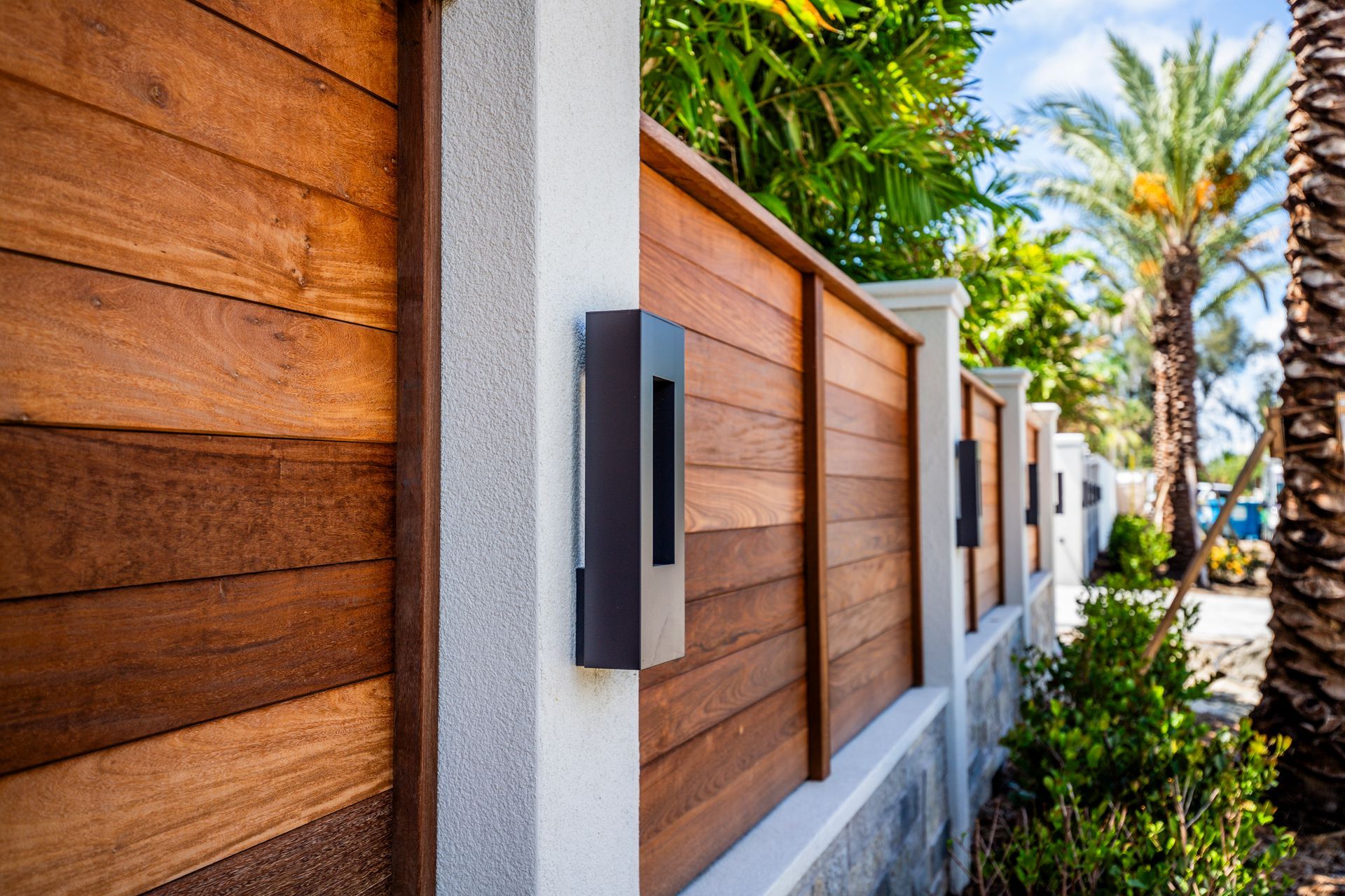 horizontal wood fence