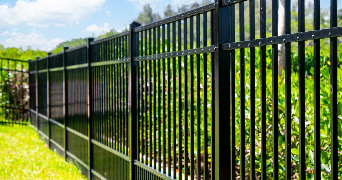 black fabricated aluminum fence in sarasota