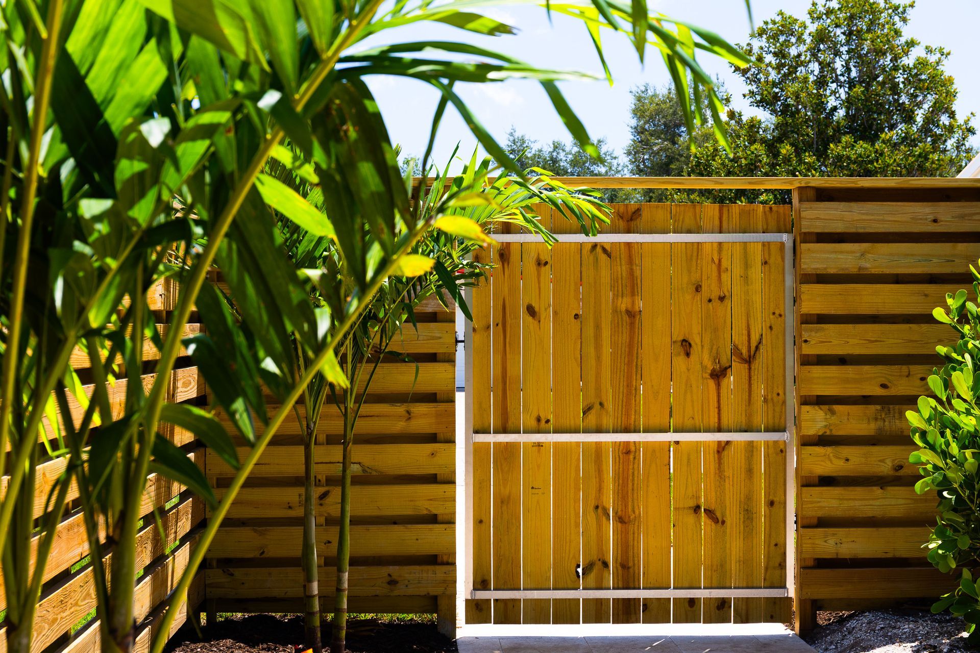 custom horizontal wood fence keystone
