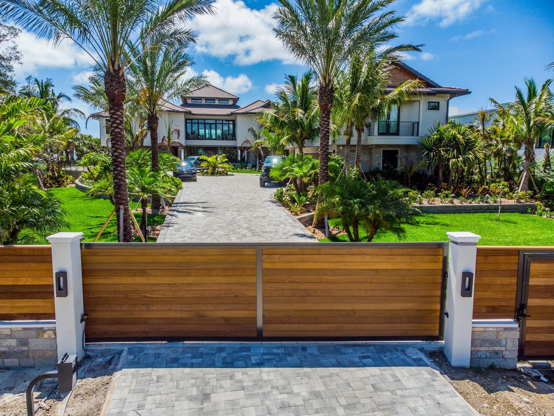 Horizontal ipe wood driveway gate