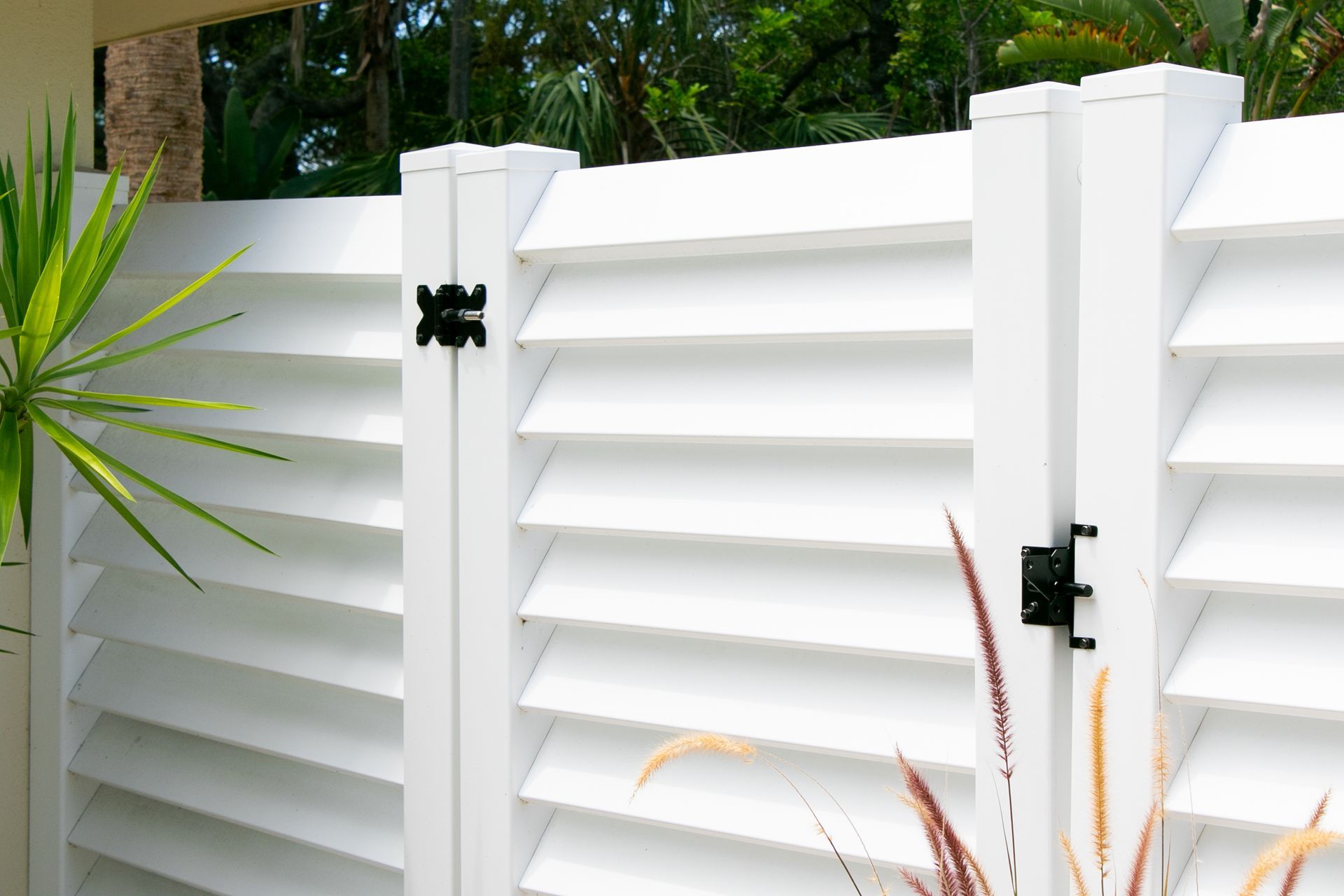 slat vinyl fence