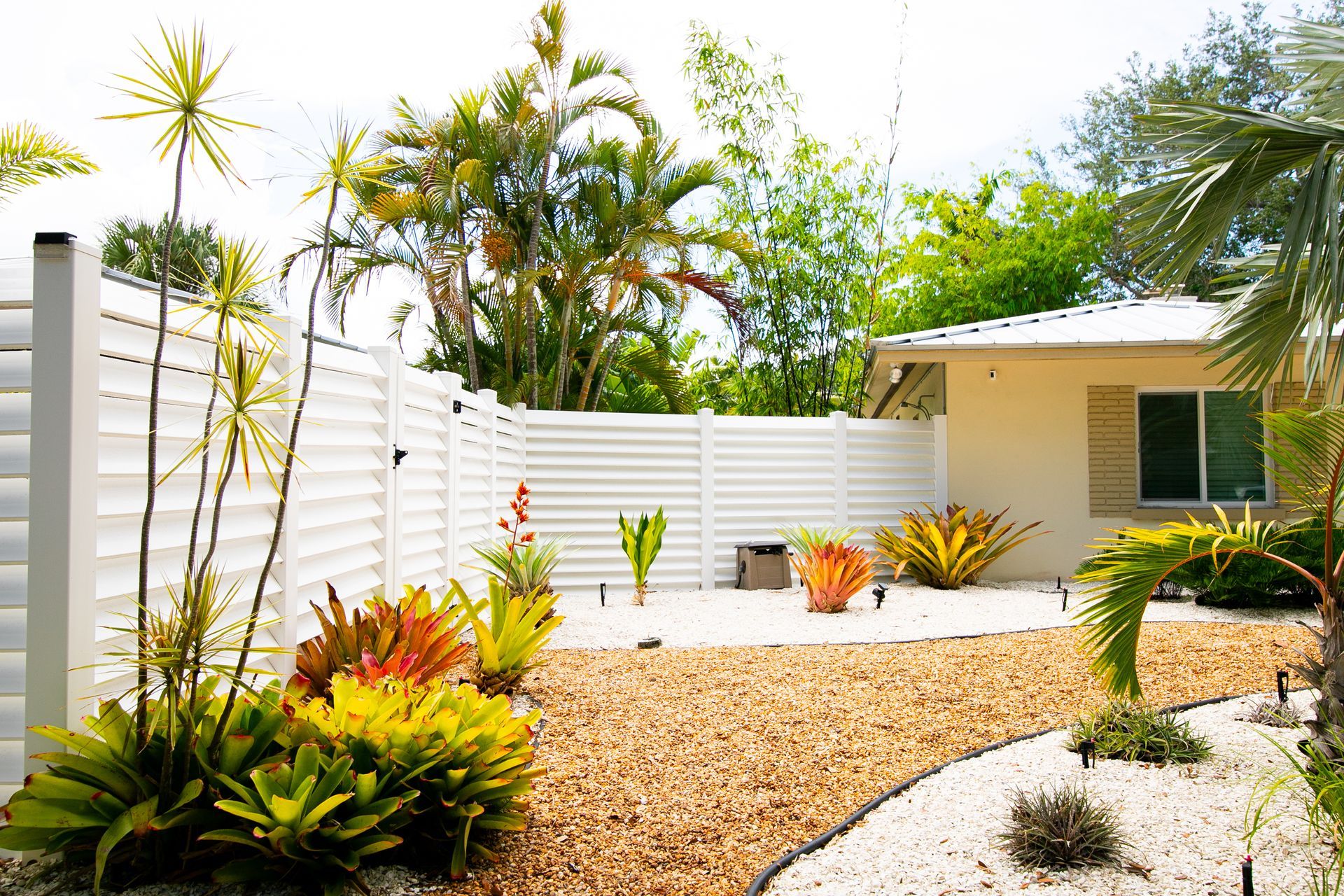 white vinyl fence sarasota