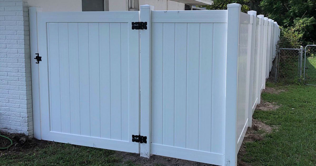 Vinyl Fence with Gate