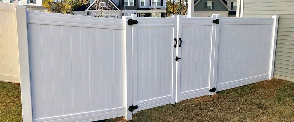 What is the Best Type of Fence for Dogs?