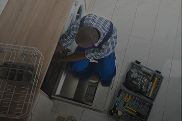 Repair Man With Tools | Omaha, NE | Andy's Appliance Repair