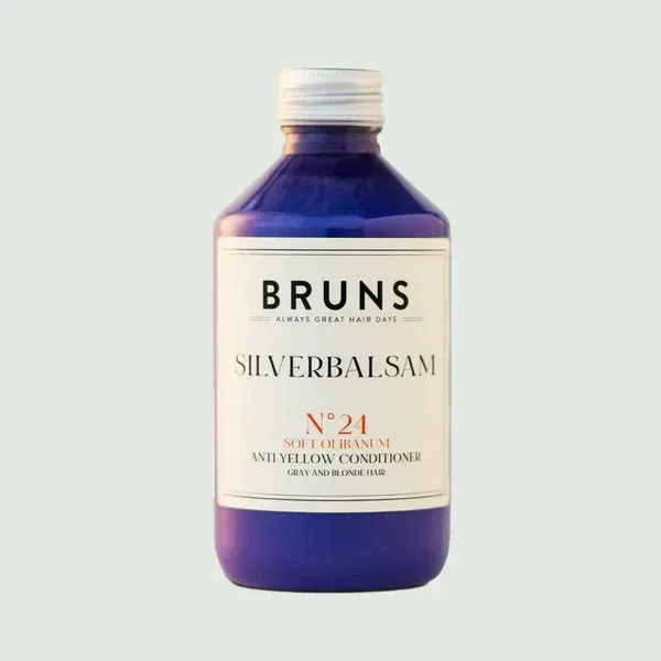 Een fles BRUNS No. 24 Silverbalsam anti-vergelingsconditioner in een donkerblauwe fles met een wit etiket.