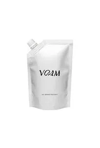 Een wit, plastic navulzakje met een schenktuit, met de tekst 