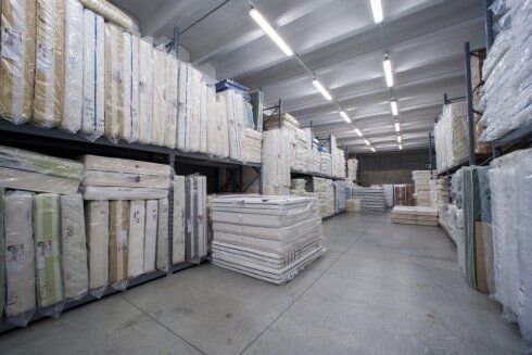 magazzino con materassi