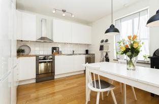 cucina moderna in tinta bianca