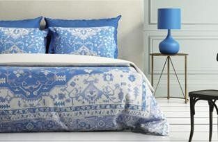 camera da letto in tinte fredde