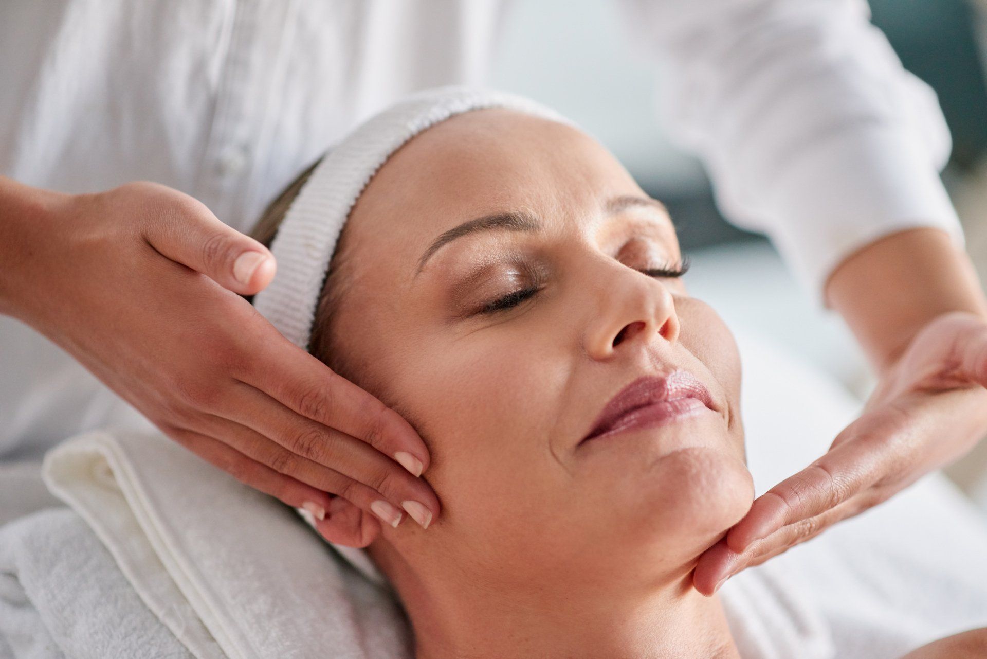 Collagen Lifting Facial — Dudley, NSW — Ocean Beauty Therapy