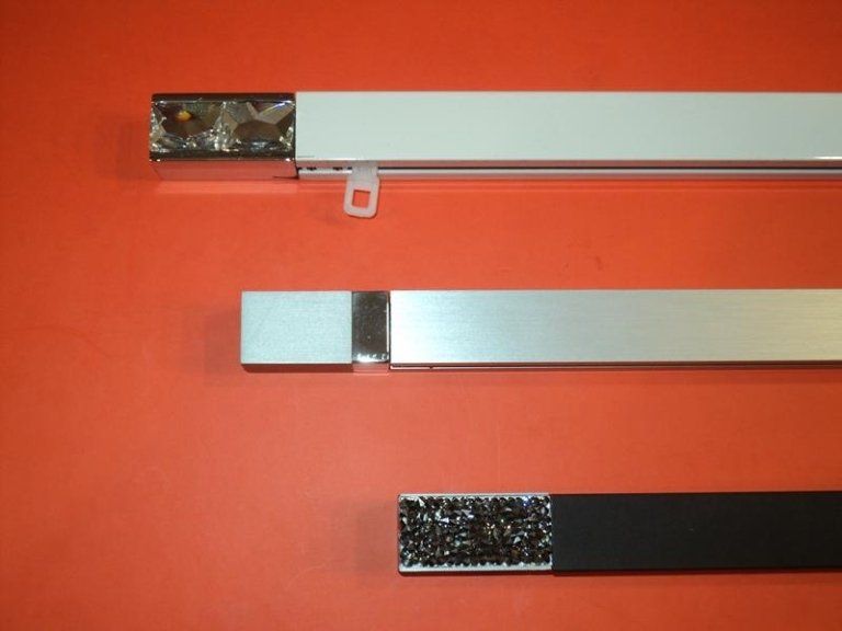 Scorritenda in metallo