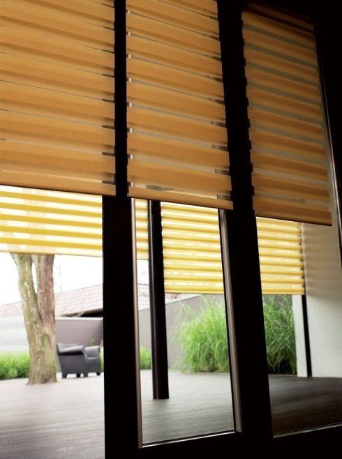 Soggiorno con tenda a rullo