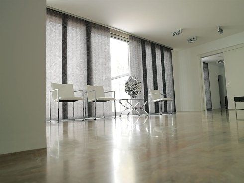 Vetrata con tende a pannello