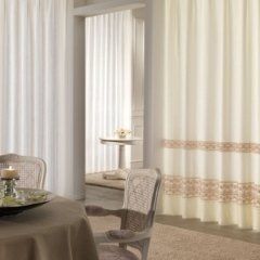 tenda da interni con bande decorative