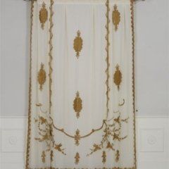 Tenda da interni con decori dorati