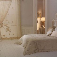 tenda da interni ricamata