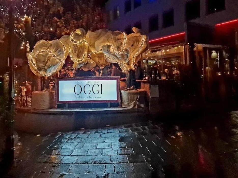 Oggi, Trattoria della nonna,  WinterBar, Nürnberg, Hauptmarkt, Altstadt, Glühwein, Winzerglühwein, weiß und rot, Terrasse, Überdacht, Abend, Lichter, weihnachtlich