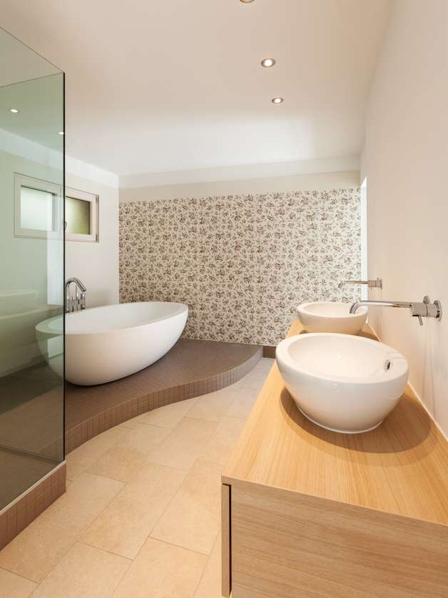 Modern Freestanding Bathtub With Sinks