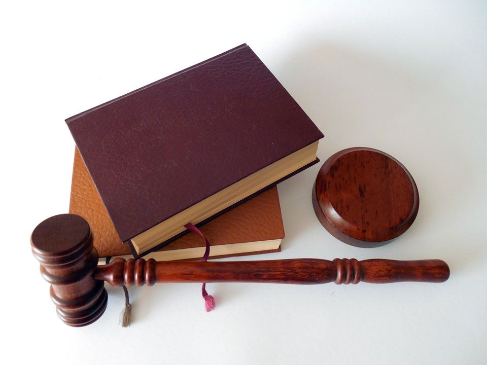 Richterhammer und Familienrecht Gesetzbuch