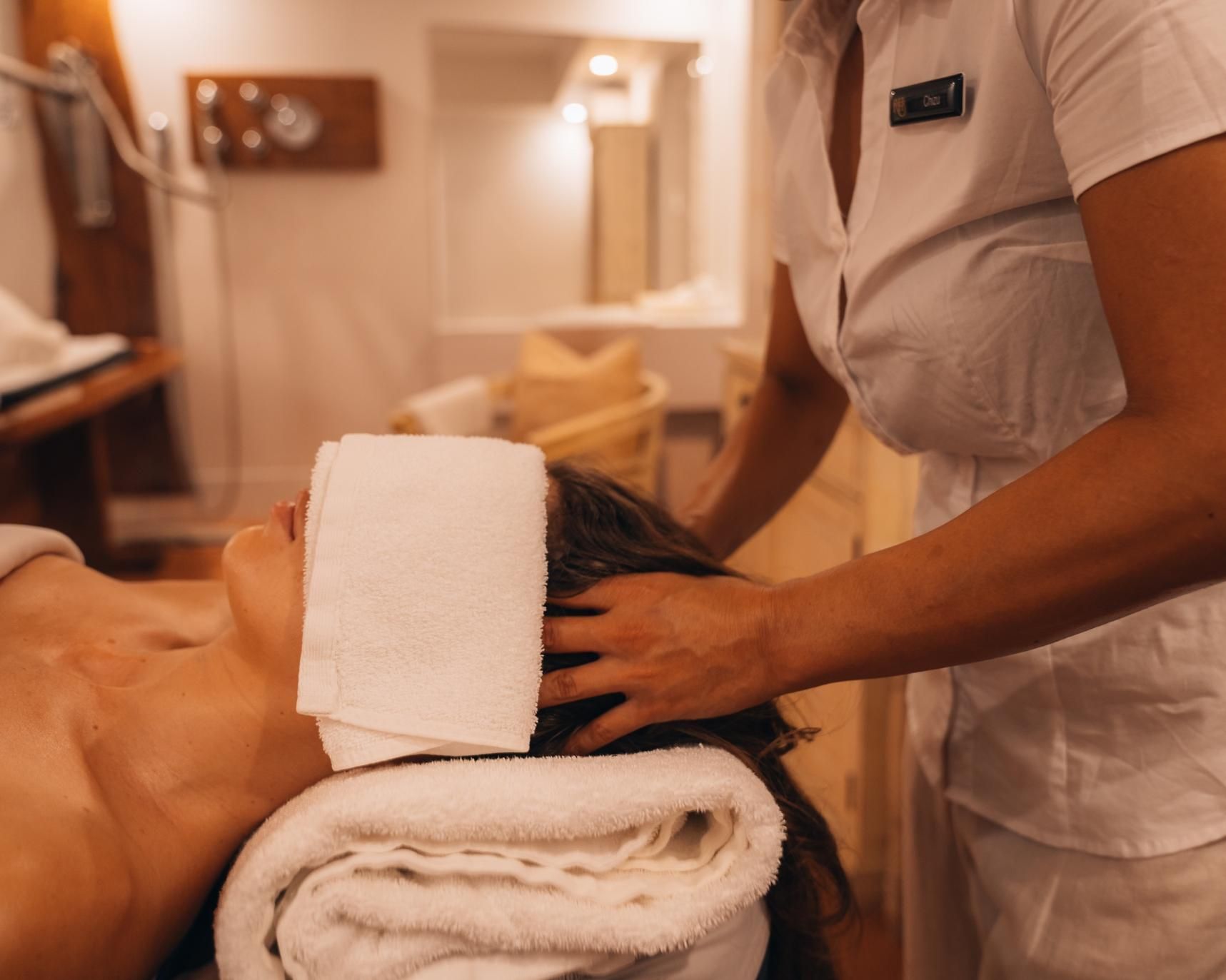 A hotel room with two beds and a window.