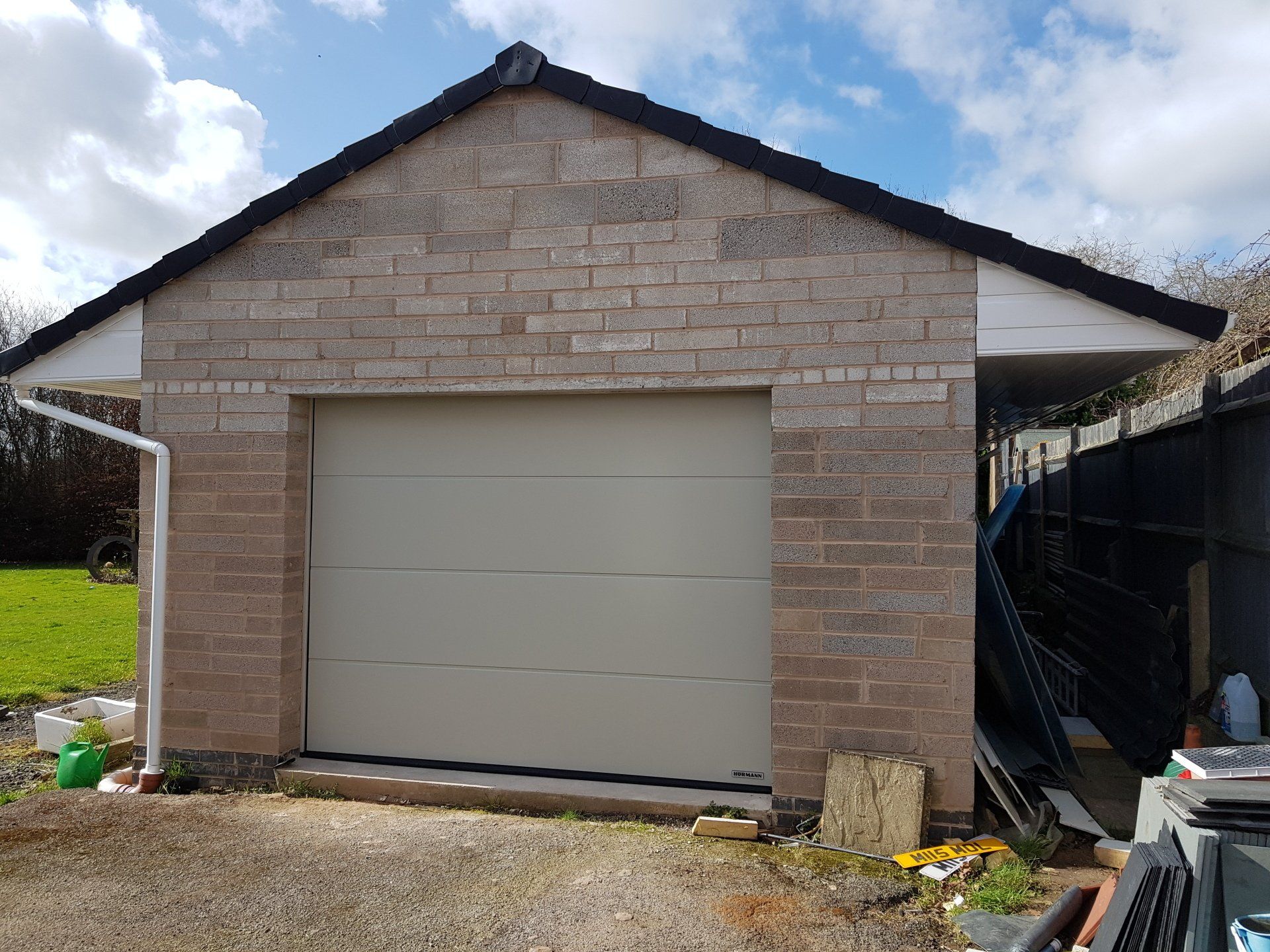 Single sectional garage door