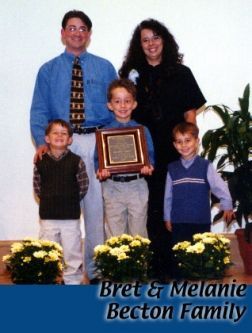 A picture of the bret and melanie becton family