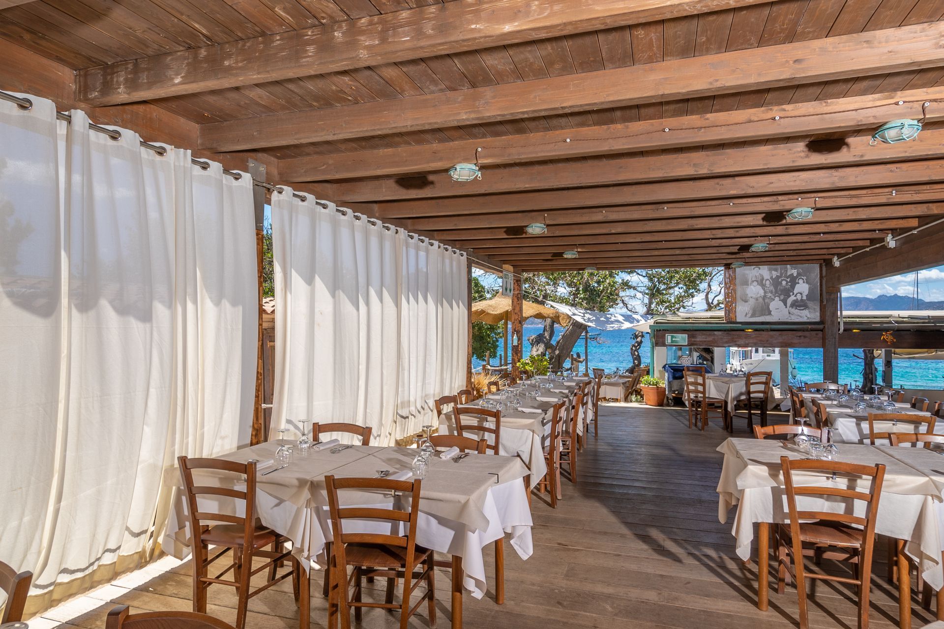 Tavoli coperti dal sole