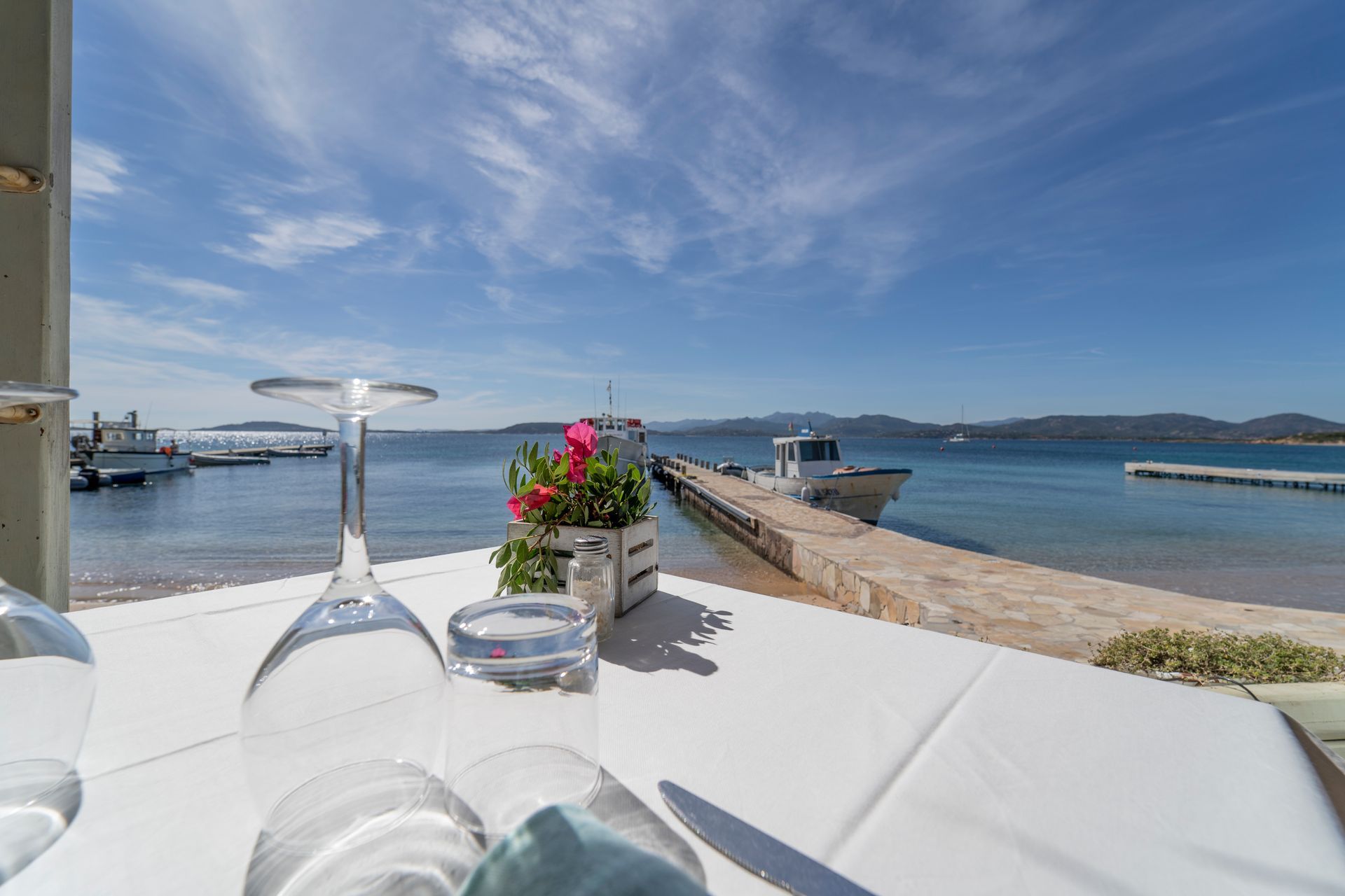 Tavolo con visto mare