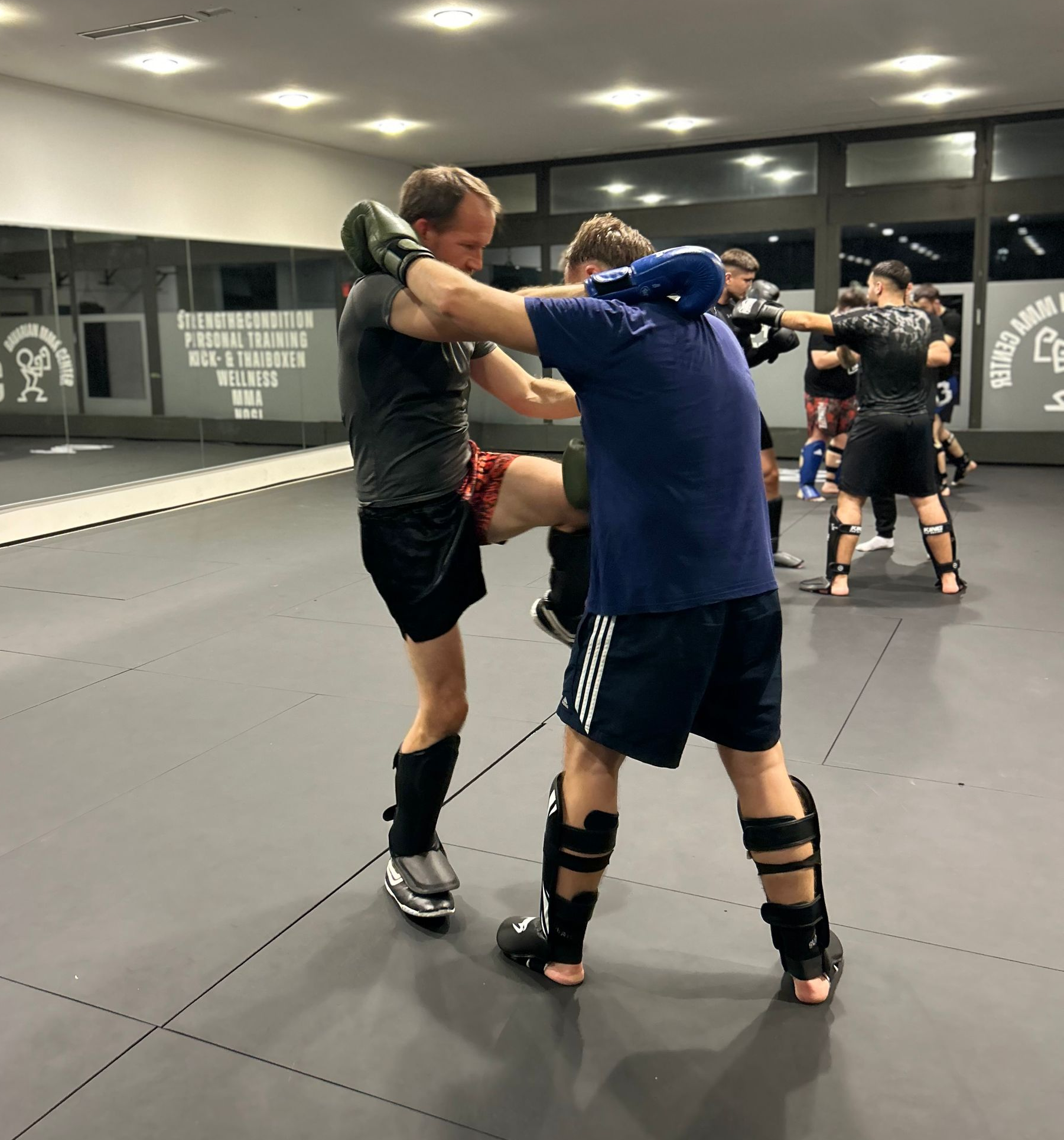 Kickboxer am trainieren kickboxer am trainieren