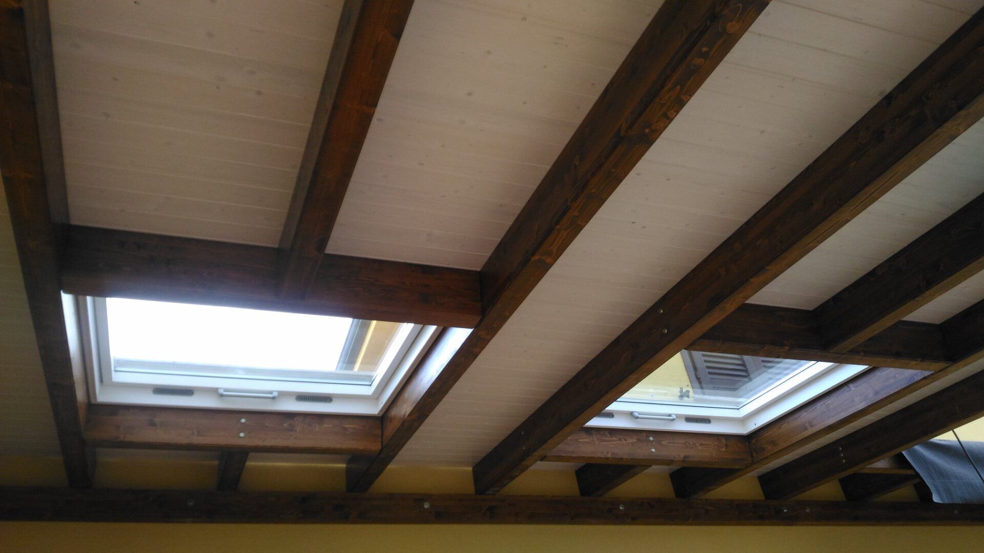 Tettoia in legno isolante