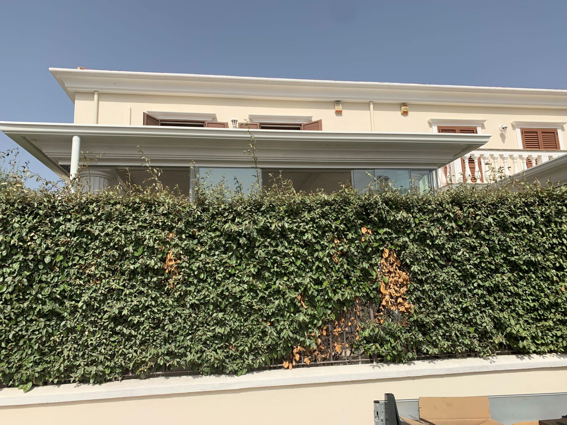 villa grondaia bianca