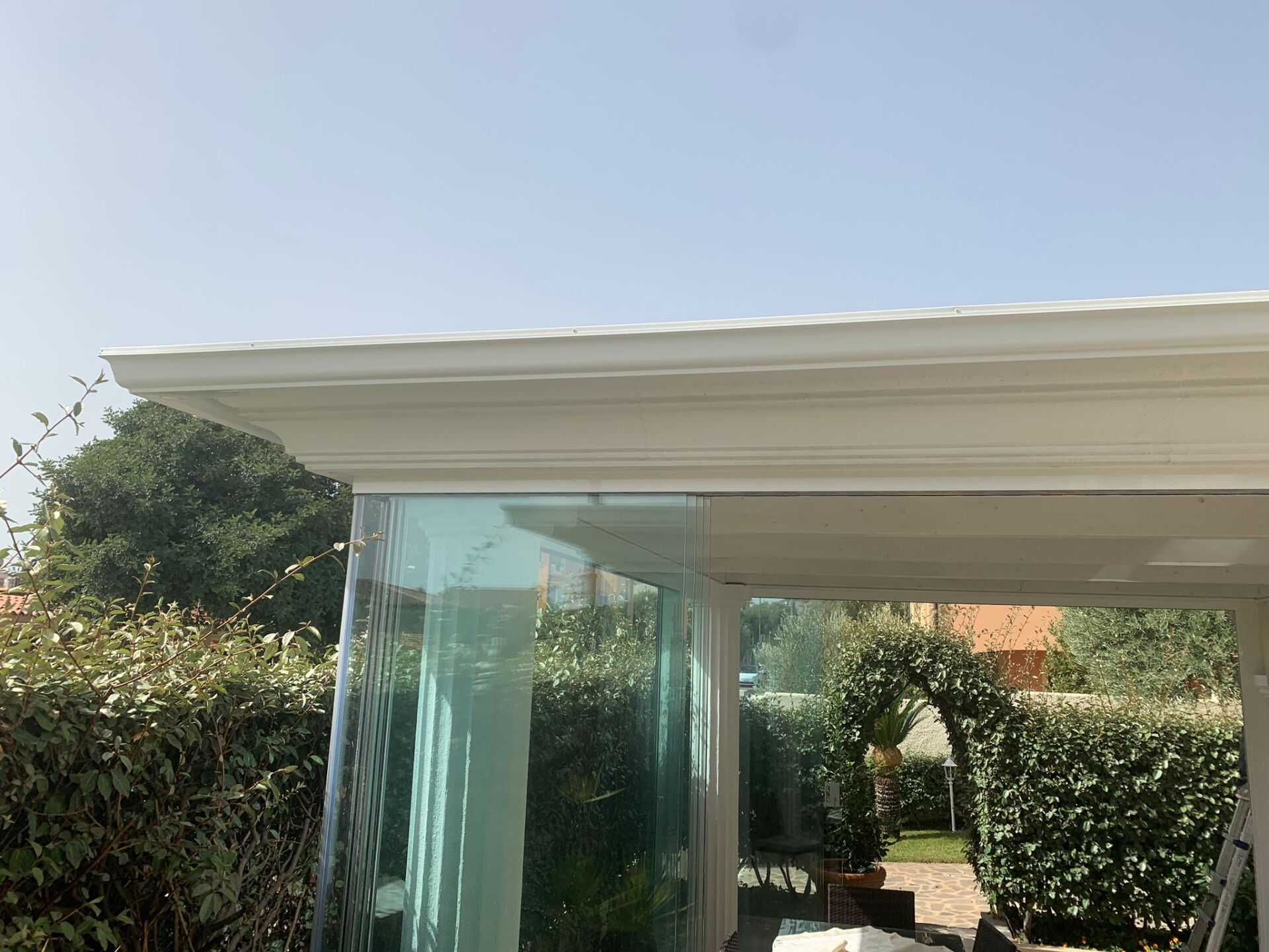 posa grondaia bianca