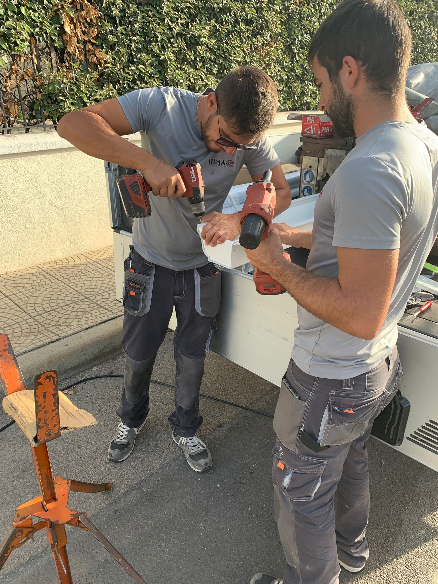 lavorazione posa grondaia