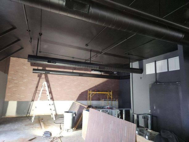 An empty room with a ladder in the middle of it