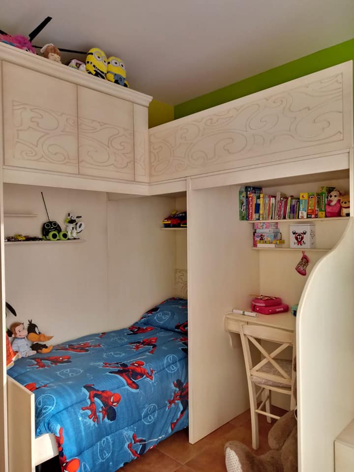 dettaglio mobili in una cameretta per bambini