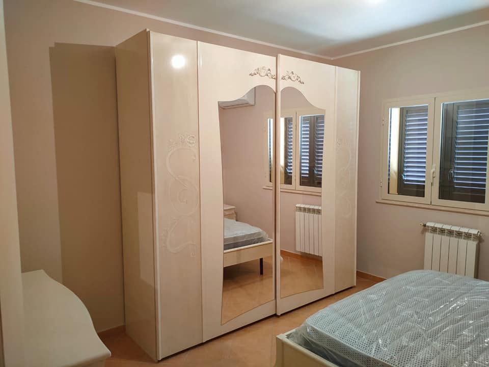 armadio a due ante da camera da letto